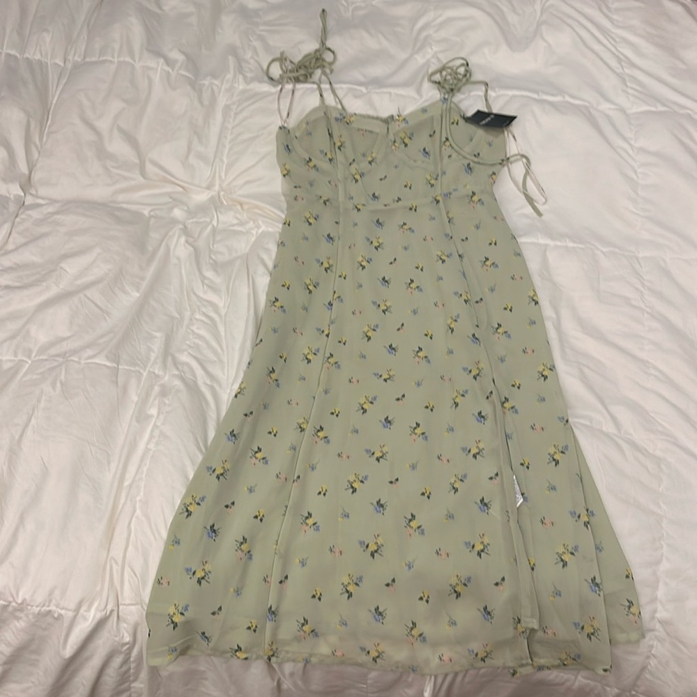 Brand new Forever 21 sage floral dress